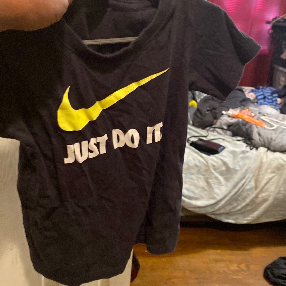 A boys 5 t black and lime Nike t shirt